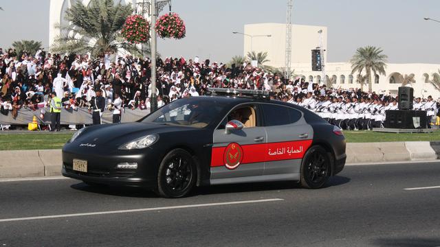 los_cochazos_de_la_policia_de_qatar.jpg