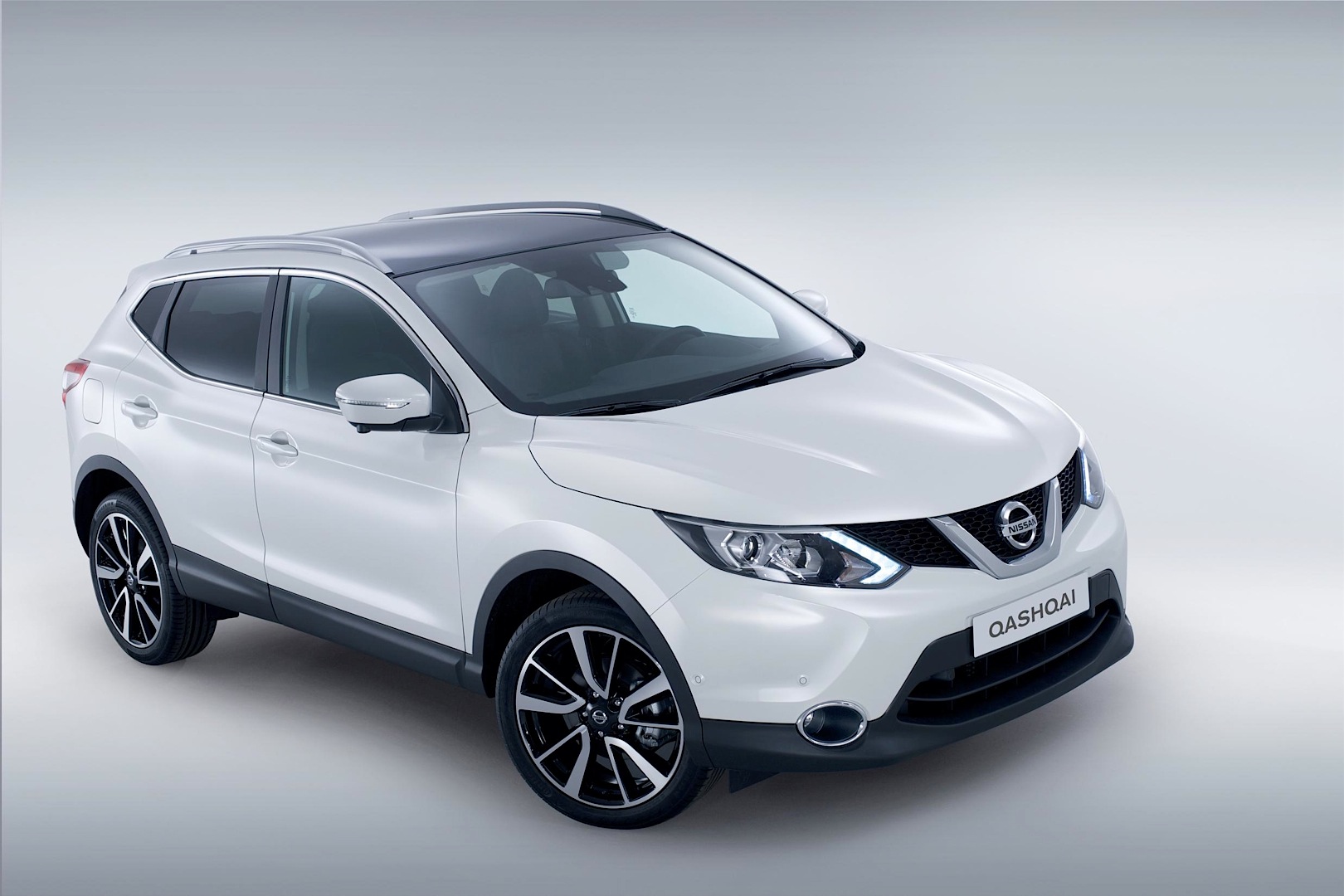 Nissan-Qashqai-2014-blanco-lateral.jpg