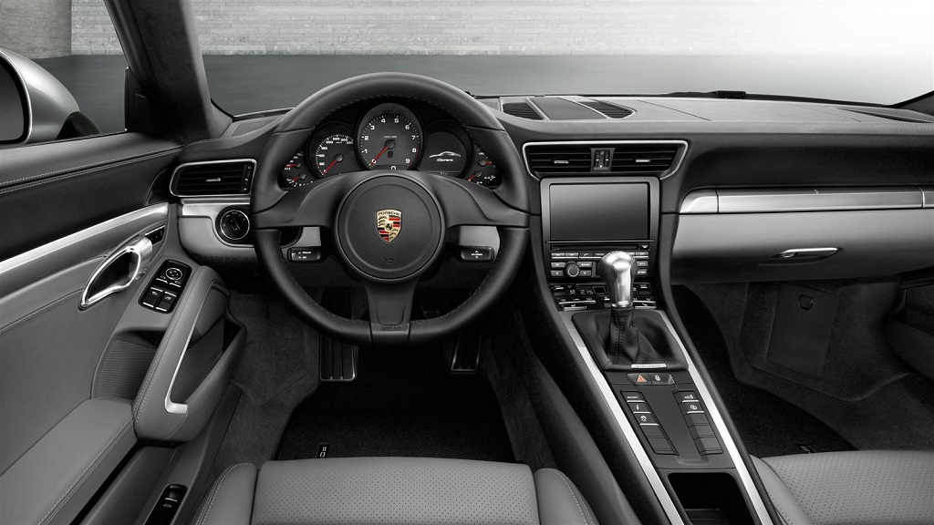 Porsche 911 Carrera S interior