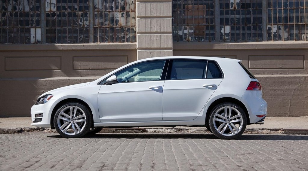 2015 Volkswagen Golf blanco lateral