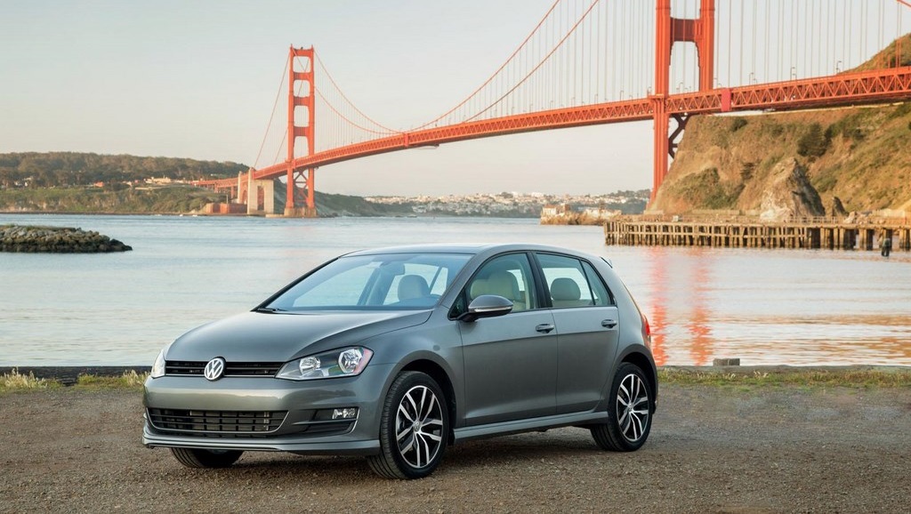 2015 Volkswgen Golf gris lateral