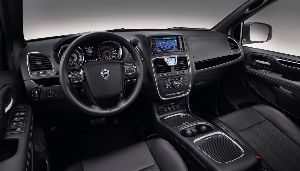 Lancia Voyager S interior