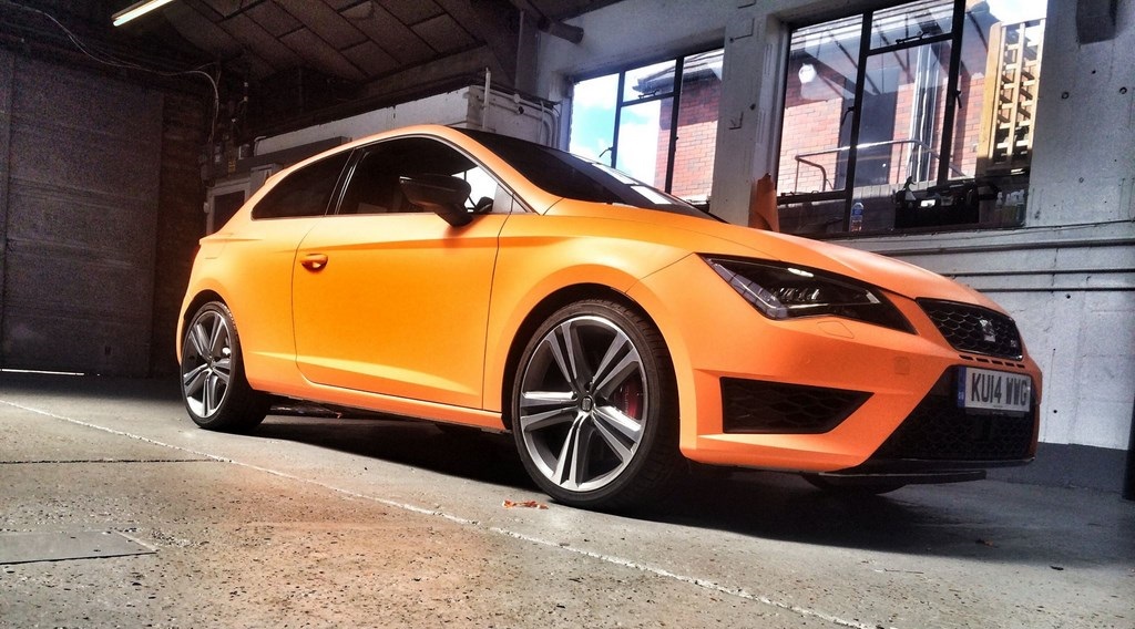 Leon Cupra naranja lateral