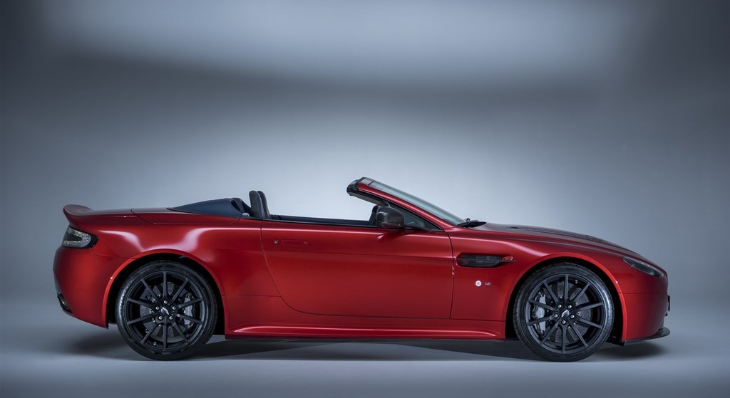 Aston Martin V12 Vantage S Roadster 15