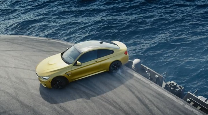 BMW M4 Coupe derrapando