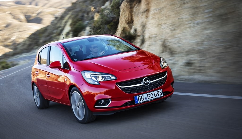 Opel Corsa 2015 en movimiento 2