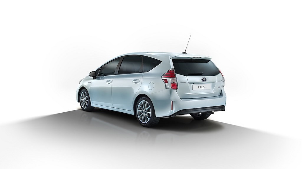 toyota_prius_2015_3