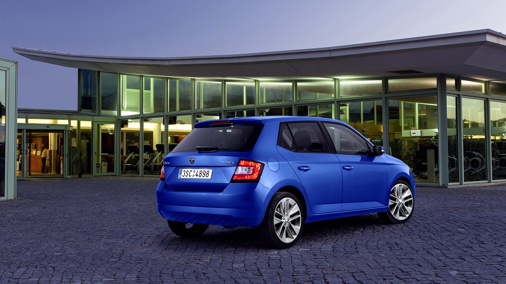 Skoda Fabia 2015 azul zaga