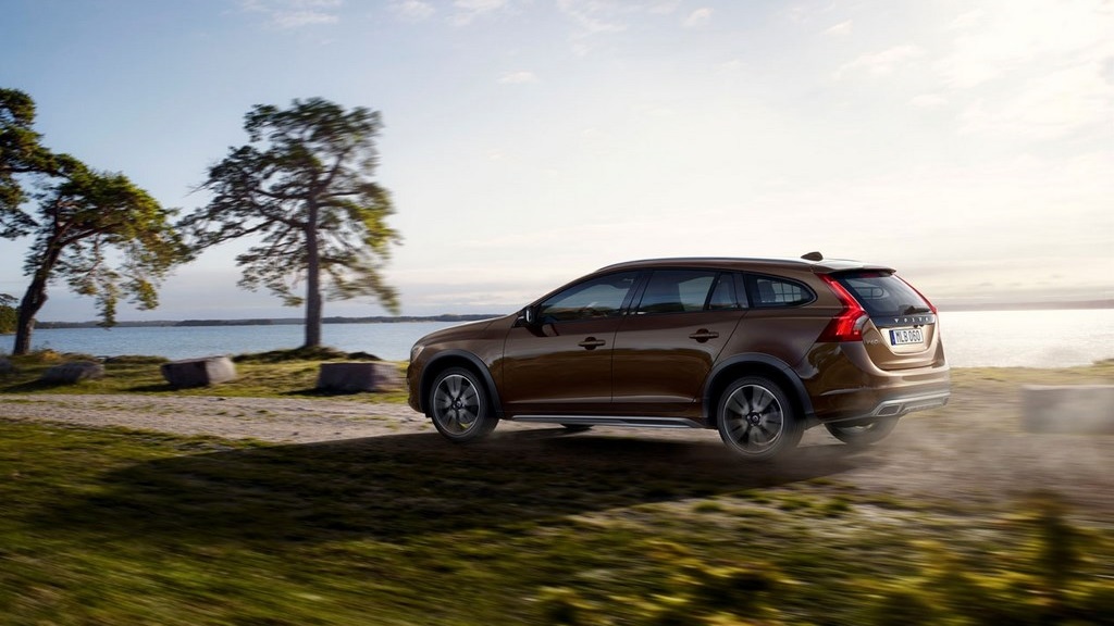 Volvo V60 Cross Country off-road