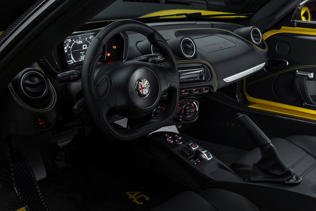 Alfa Romeo 4C Spider interior