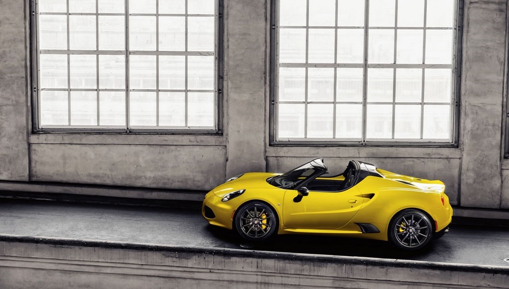 Alfa Romeo 4C Spider lateral