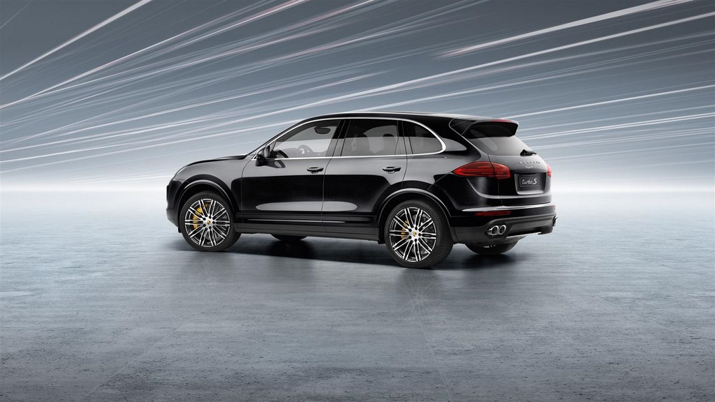 Porsche Cayenne Turbo S zaga tres cuartos