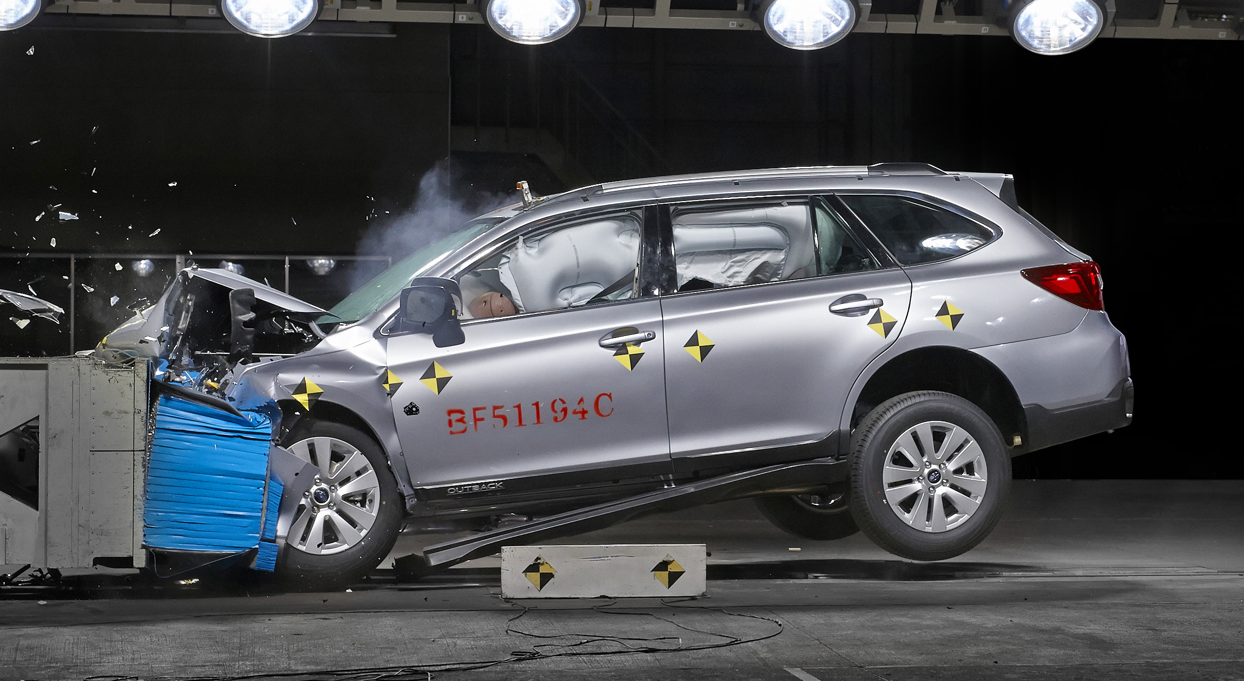 Subaru Outback 2015 crash test