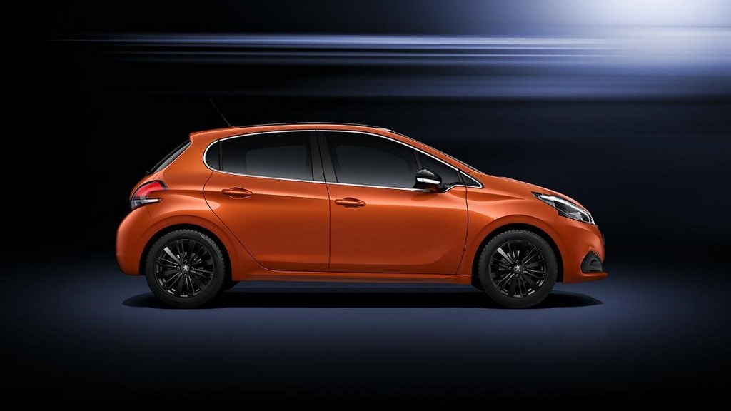 Peugeot 208 2015 lateral