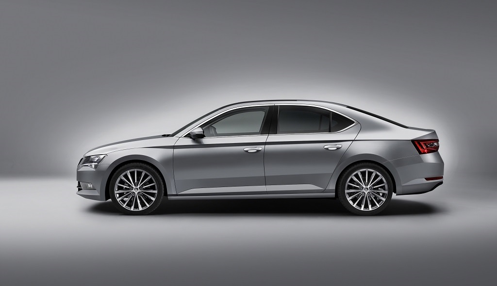 Skoda Superb 2015 lateral