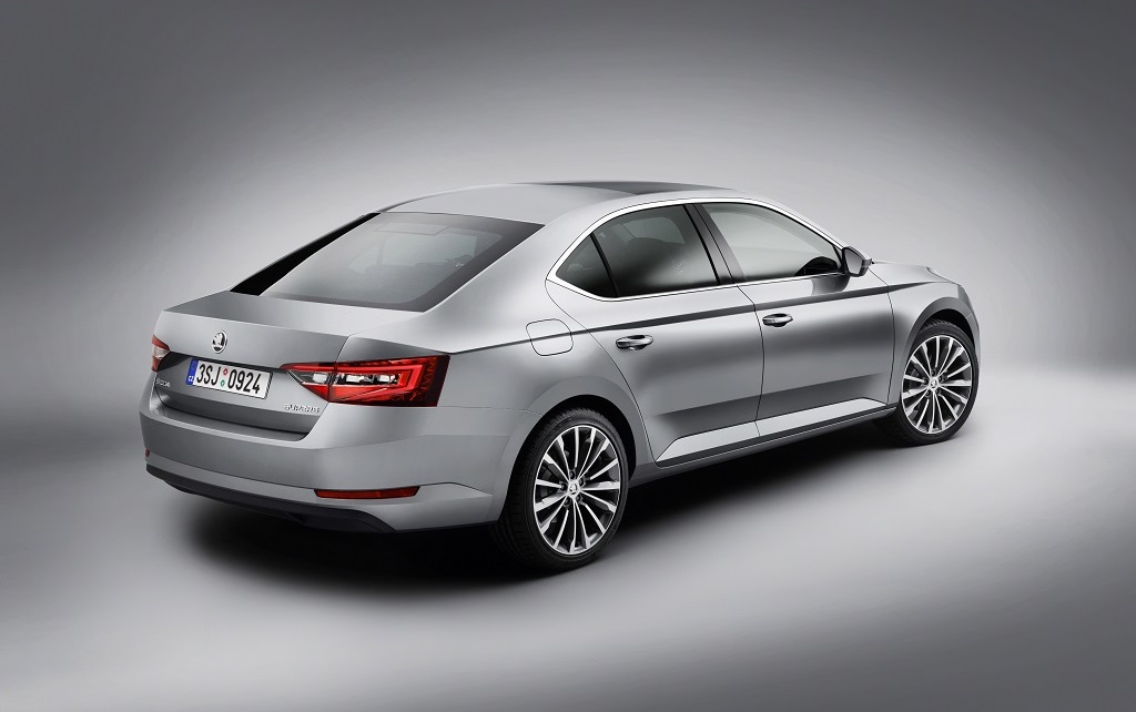 Skoda Superb 2015 zaga tres cuartos