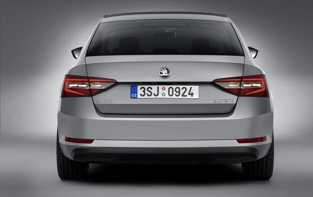 Skoda Superb 2015 zaga