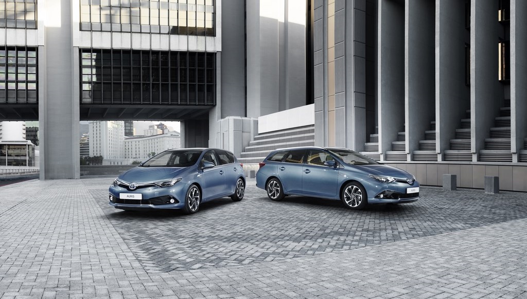 Auris y Auris Touring Sports 2015