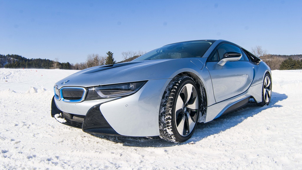 BMW i8 nieve