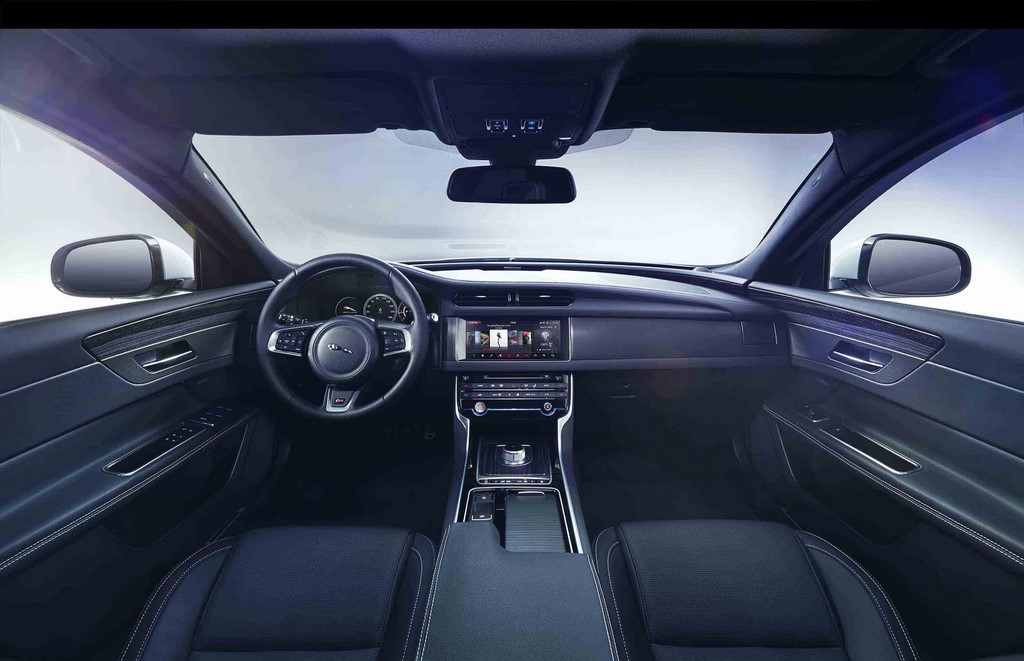 Jaguar XF 2015 10