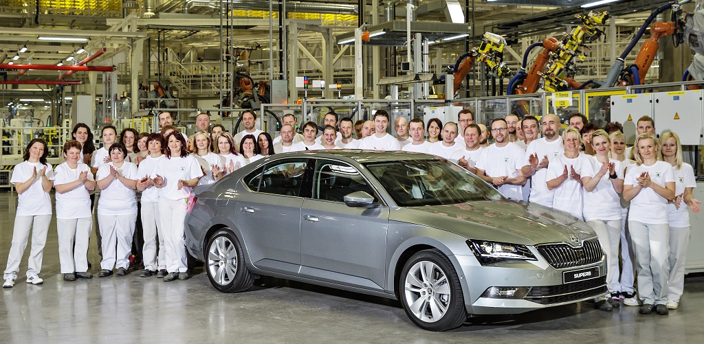 Primer Skoda Superb 2015 fabricado en Kvasiny