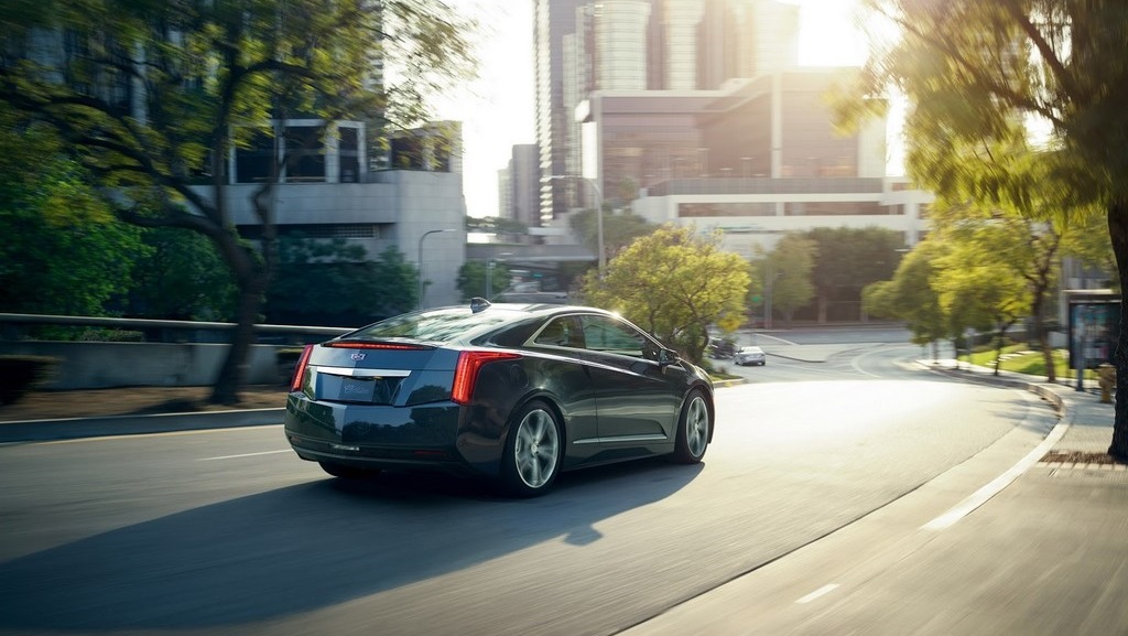 2016 Cadillac ELR Coupe zaga tres cuartos