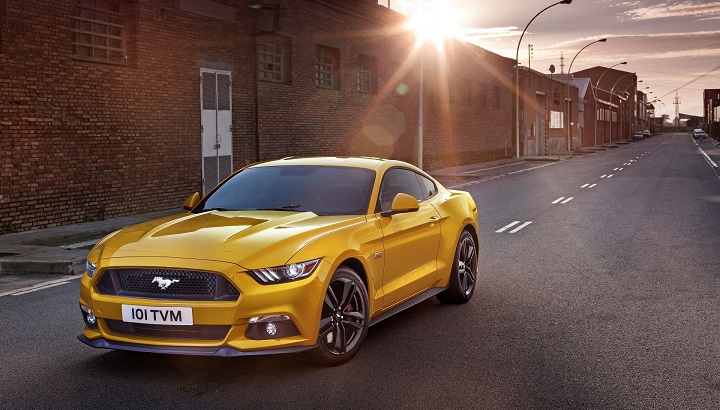 Ford Mustang amarillo