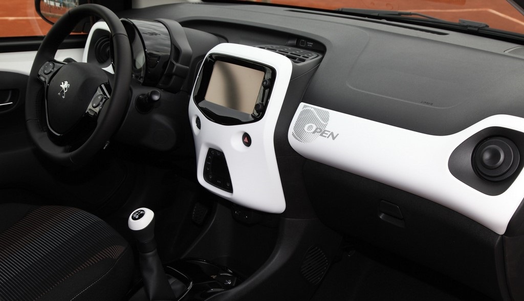 Peugeot 108 Open interior