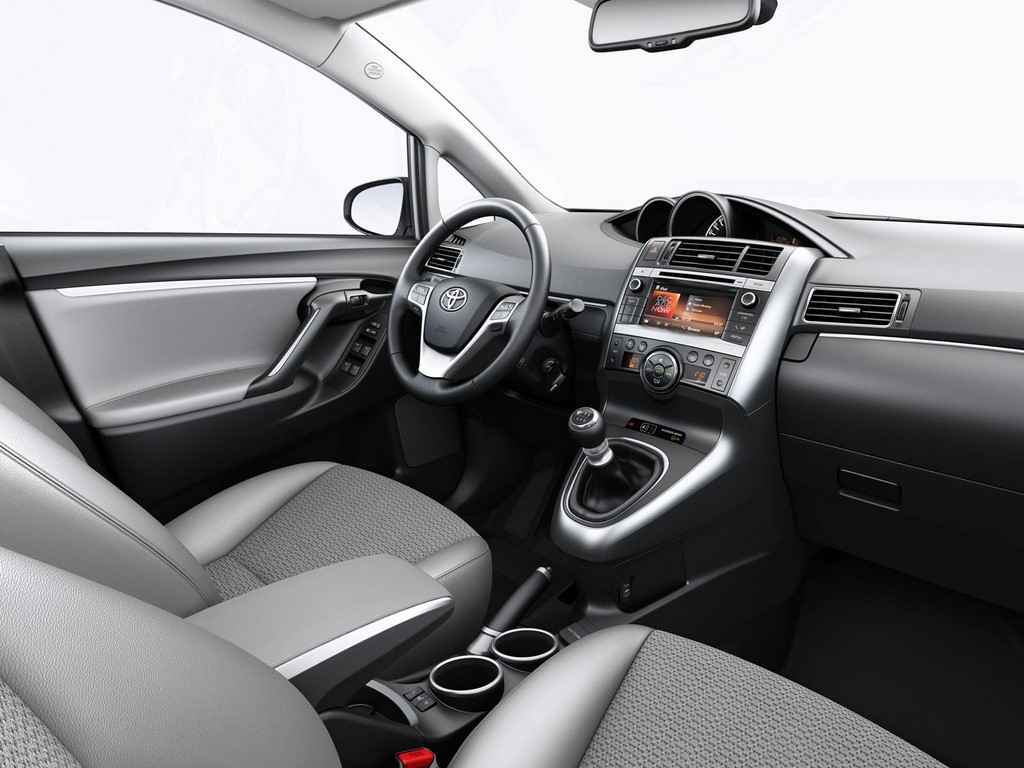 Toyota Verso interior