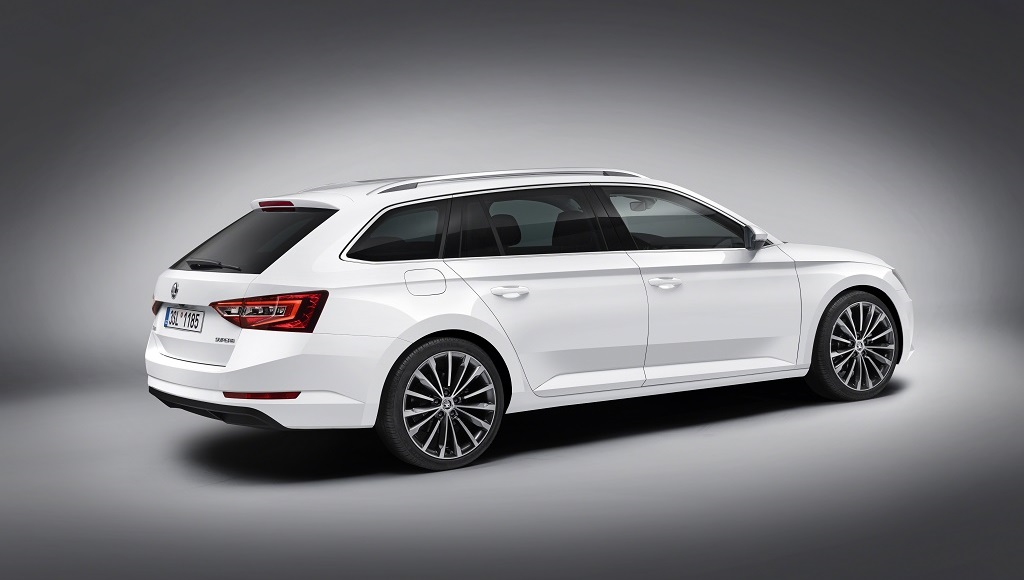 Skoda Superb Combi 2015 zaga tres cuartos