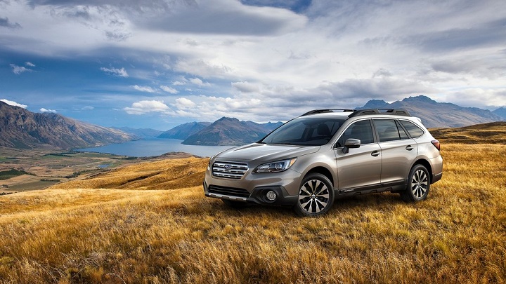 Subaru Outback 2015 en el campo