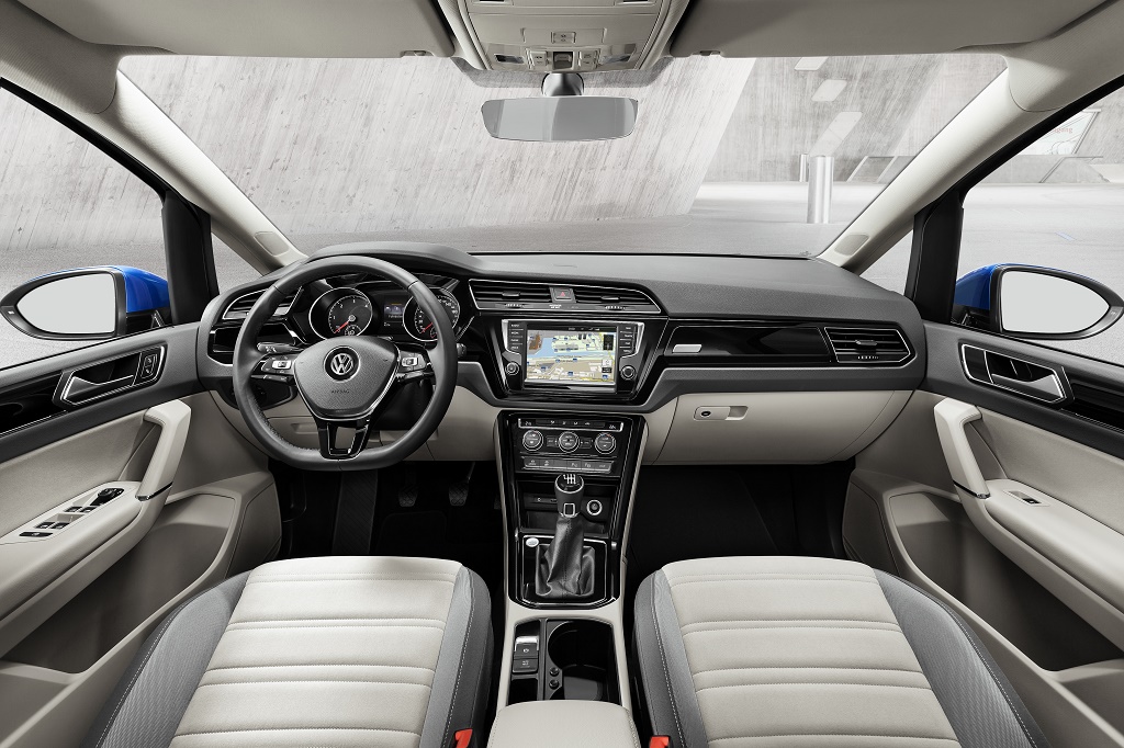 Volkswagen Touran 2016 interior