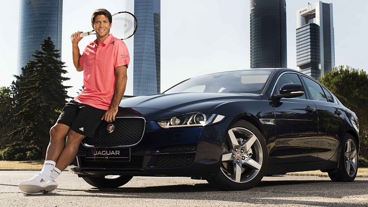 Fernando Verdasco junto al Jaguar XE