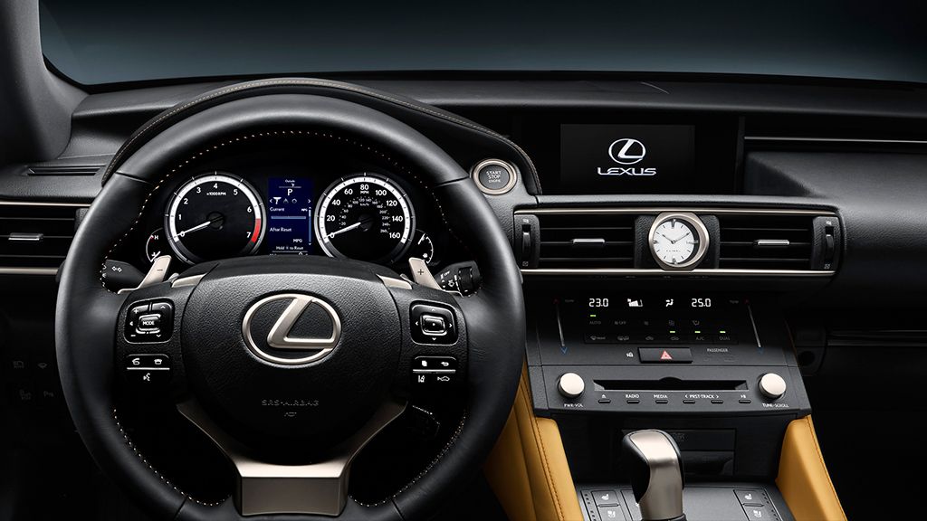 Lexus RC 300h volante