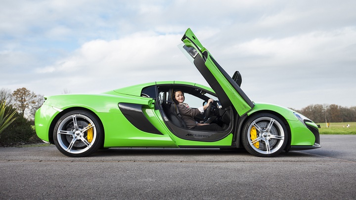 McLaren 675LT verde