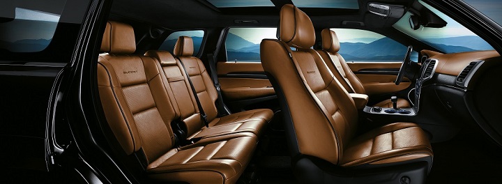 Jeep Grand Cherokee Summit Platinum interior