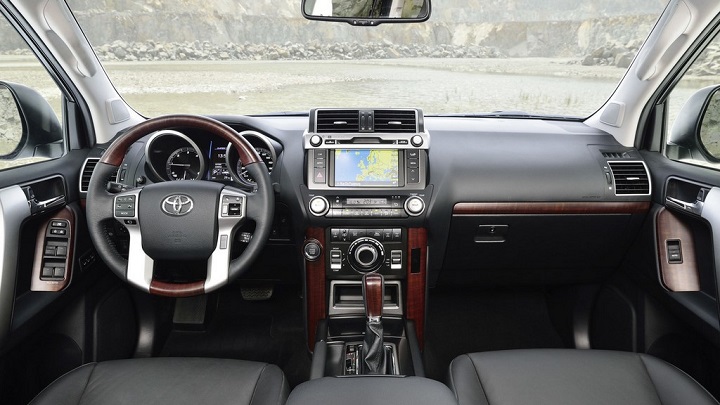 Toyota Land Cruiser 2016 interior 2