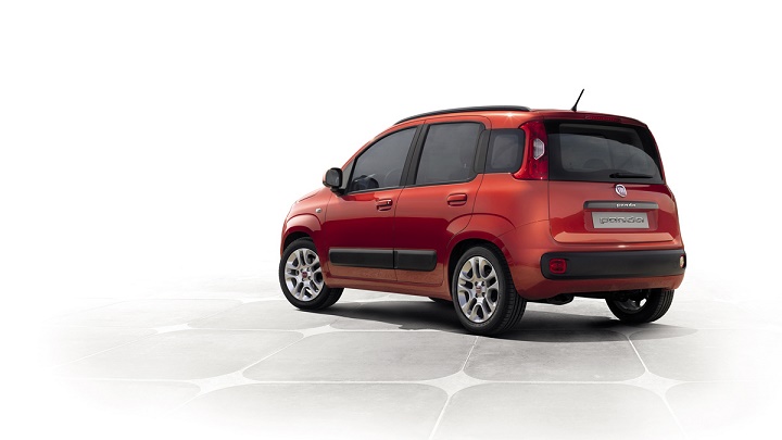 Fiat Panda rojo zaga