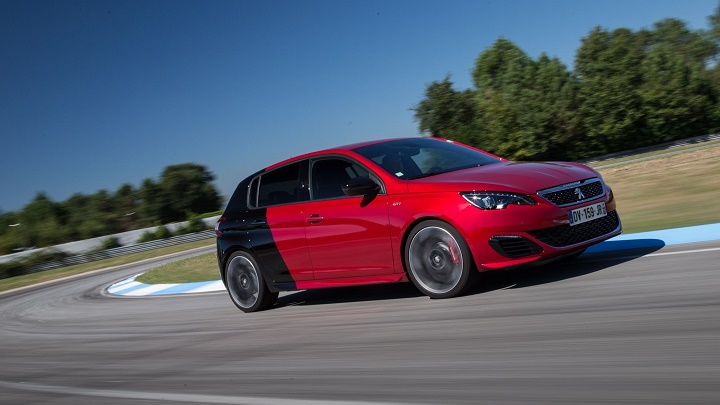 Peugeot 308 GTi by Peugeot Sport en circuito