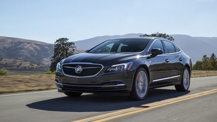 Buick LaCrosse en movimiento