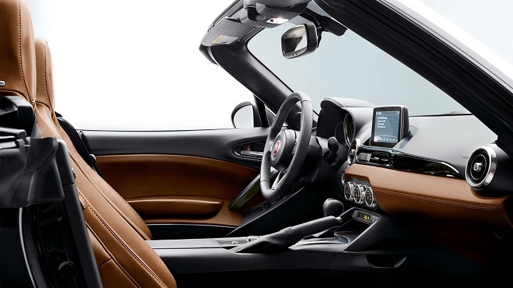 Fiat 124 Spider interior