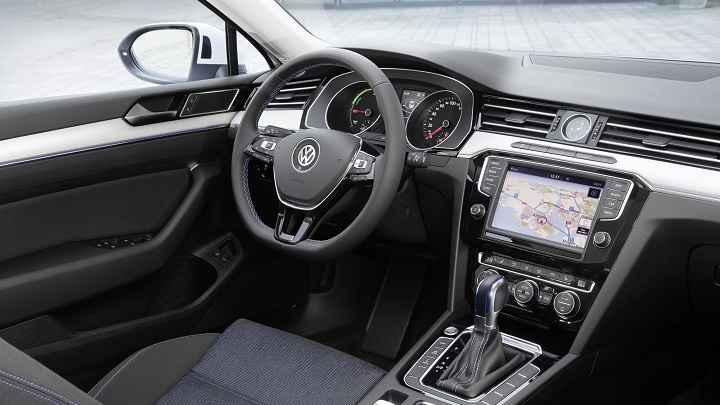 Volkswagen Passat GTE interior