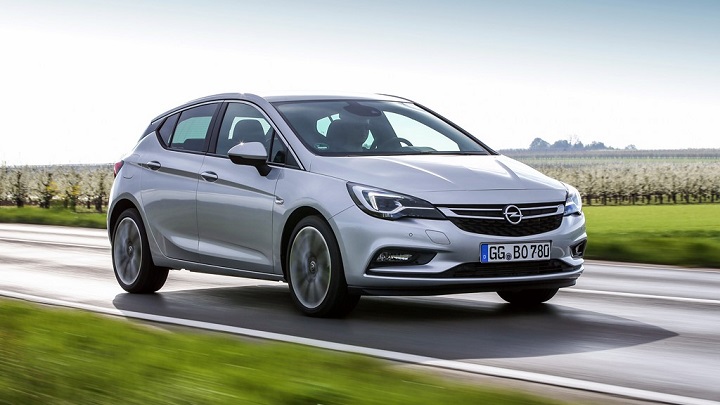 Opel Astra BiTurbo 2016 en movimiento