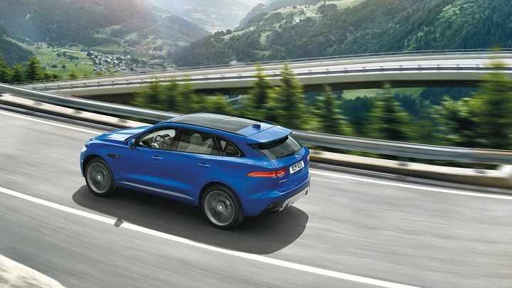 Jaguar F-Pace en carretera