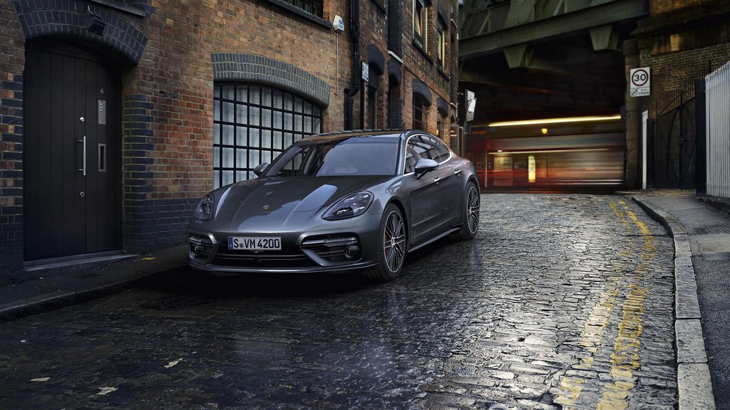 Porsche Panamera Turbo 12