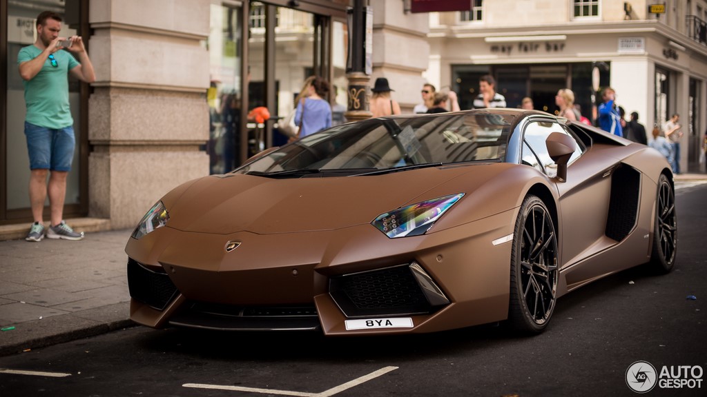 Lamborghini Aventador Roadster color chocolate 1