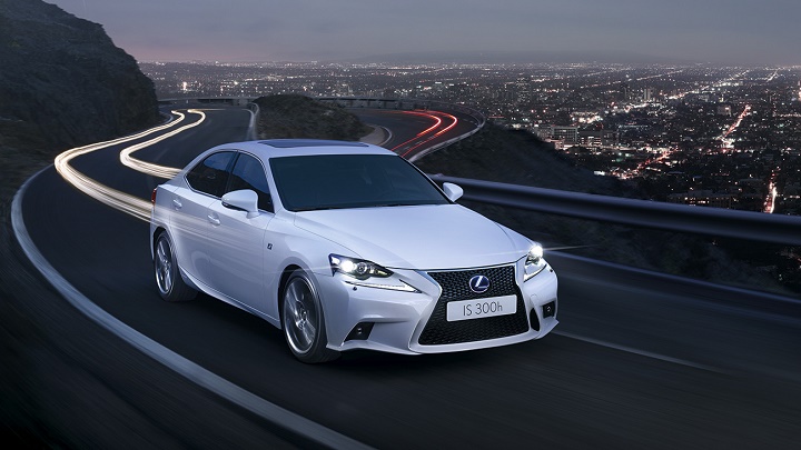 Lexus IS frontal