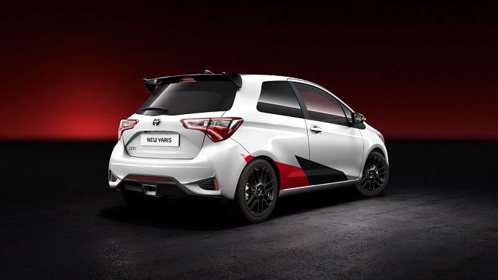 Toyota-Yaris-Sport-zaga