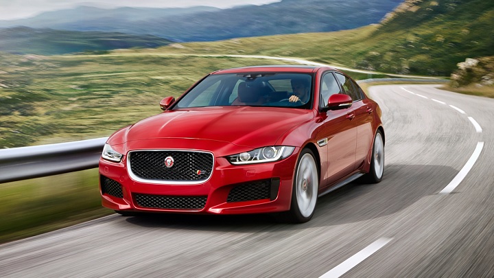 Jaguar-XE-rojo