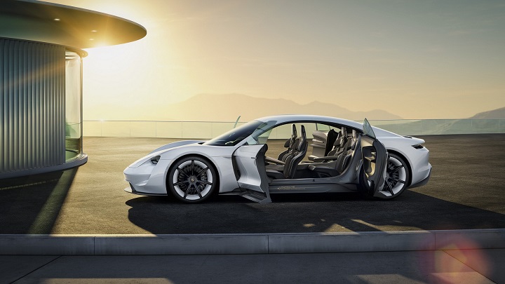 Porsche-Mission-E-puertas-abiertas